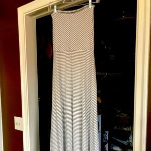 GAP strapless XS summer dress. Grey and white striped